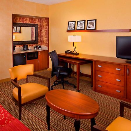 Courtyard By Marriott Baton Rouge Acadian Centre/Lsu Area Hotel Exterior photo