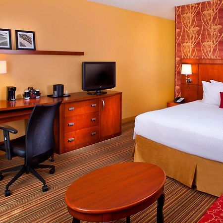 Courtyard By Marriott Baton Rouge Acadian Centre/Lsu Area Hotel Exterior photo
