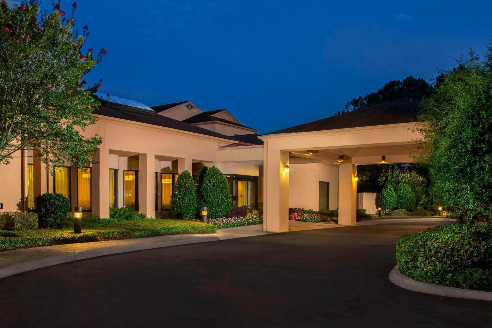 Courtyard By Marriott Baton Rouge Acadian Centre/Lsu Area Hotel Exterior photo