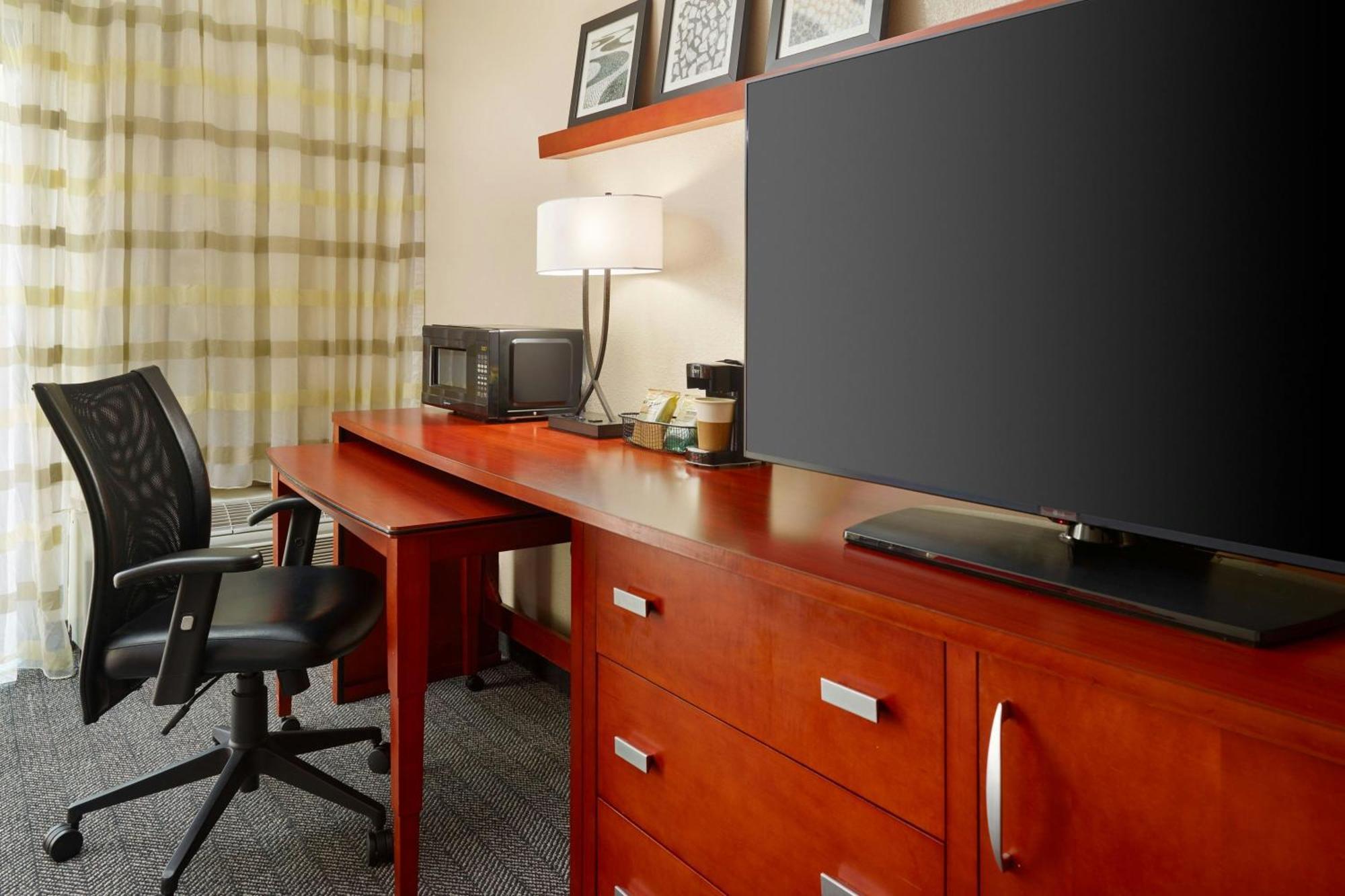 Courtyard By Marriott Baton Rouge Acadian Centre/Lsu Area Hotel Exterior photo