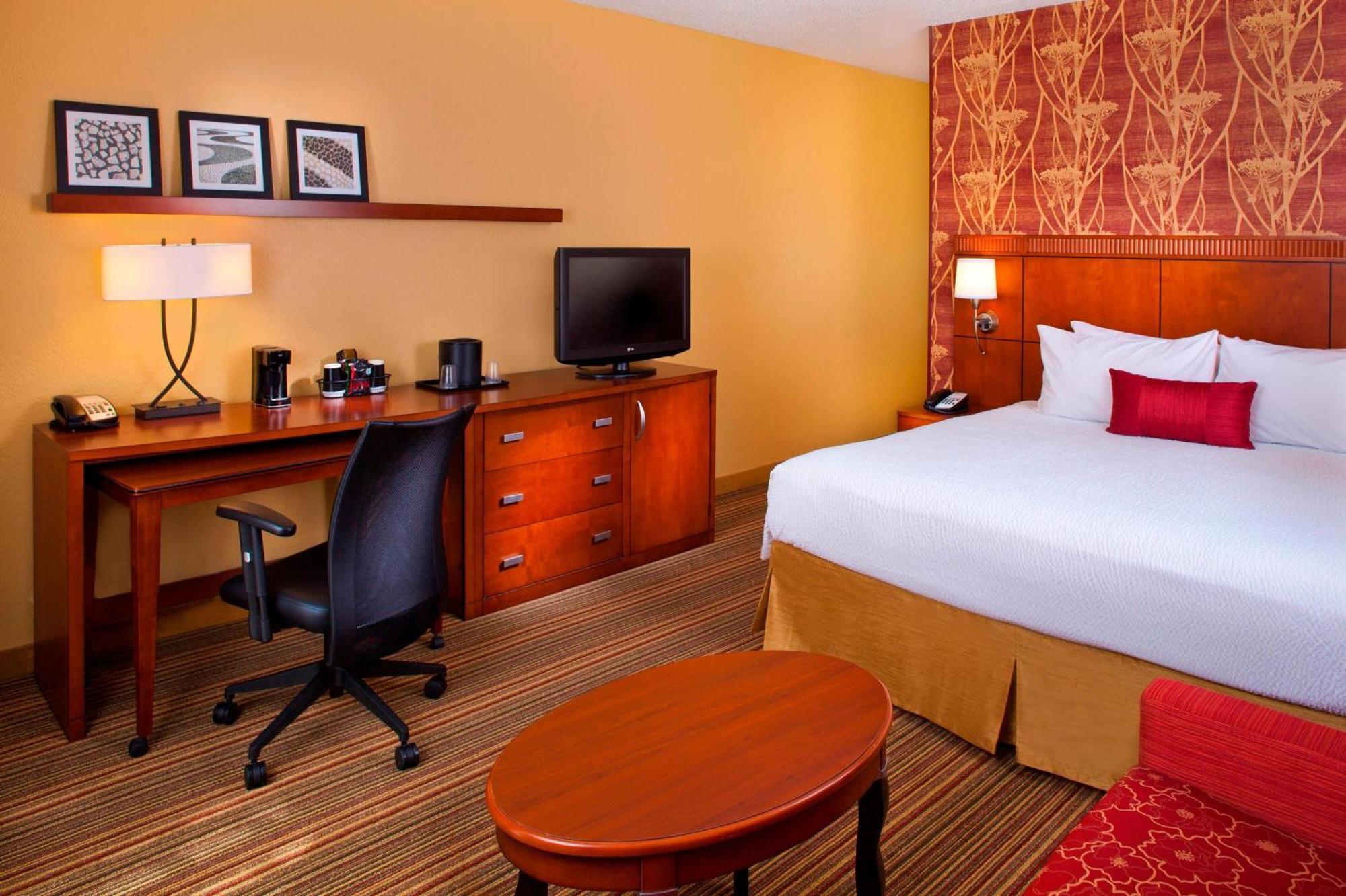 Courtyard By Marriott Baton Rouge Acadian Centre/Lsu Area Hotel Exterior photo